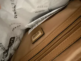 Bolso Guess Beige y Dorado