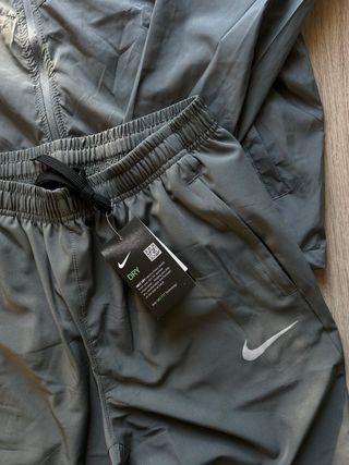 Conjunto Nike Running Gris