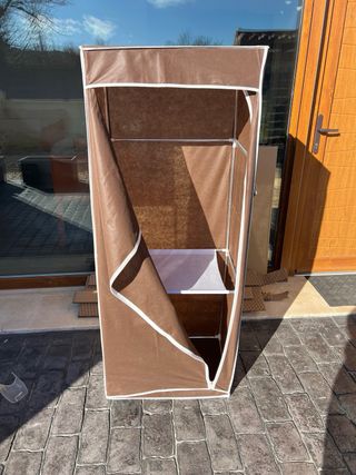 Armarios de tela grises y morados