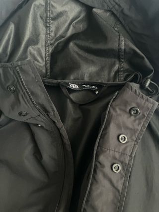 Chubasquero - cortavientos negro con capucha