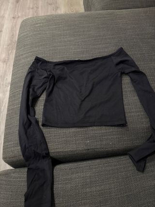 Top Bershka negro fruncido manga larga