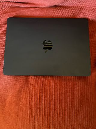 Portátil Apple MacBook Air M4 color medianoche.
