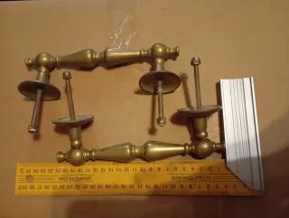 Manillas de puerta de latón