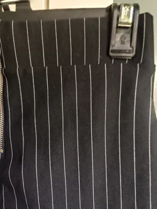 Minifalda negra con rayas blancas