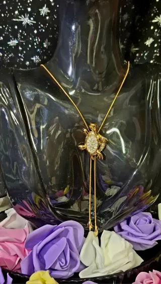 Collana Tartaruga Dorata con Pietre