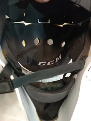 Casco de Hockey CCM 48-53cm GORRA DE REGALO