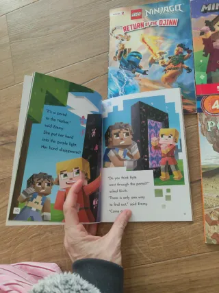 Libros nivel 2, 4 y 6 de Young readers. Minecraft