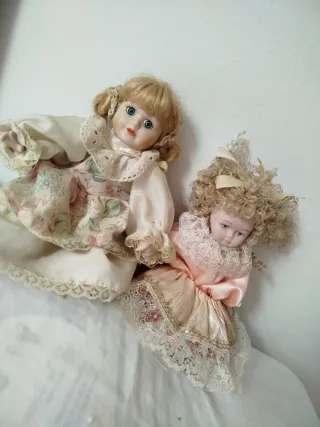 2 Bambole in ceramica