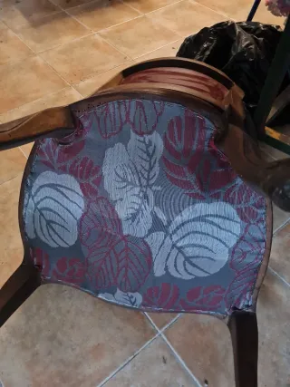 Sillón de madera y piel