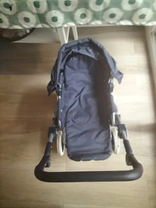 Carrito de muñecas azul