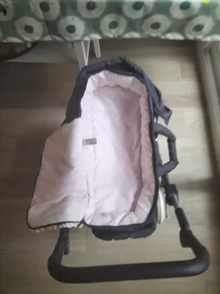 Carrito de muñecas azul