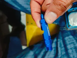 LLAVE VÁLVULAS RUEDAS Y 6 OBUSES PRESTA