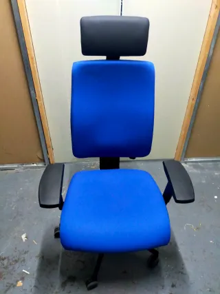 Silla de oficina Estevez azul y negra