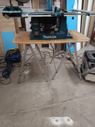 Sierra de mesa Makita