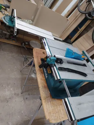 Sierra de mesa Makita