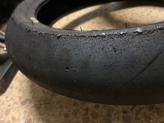 Neumáticos Slicks Pirelli Corsa y Continental