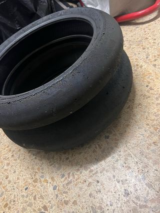 Neumáticos Slicks Pirelli Corsa y Continental