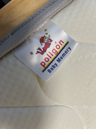 Colchón infantil con sábanas