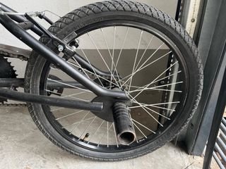 Bicicleta BMX Negra y Naranja