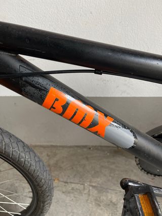 Bicicleta BMX Negra y Naranja