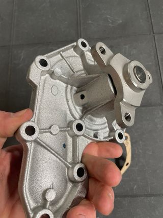 Bomba de agua Volvo Renault Dacia