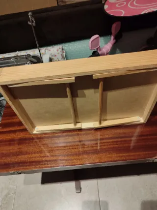 Bandeja de madera con patas plegables