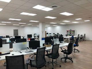 Oficina en alquiler en Palacio de Congresos - Urbadiez - Entrepuentes en Sevilla