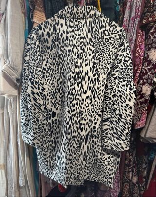 Abrigo estampado leopardo Zara