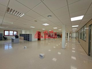 Oficina en alquiler en Las Bayas en Elche