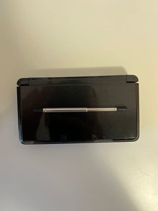 Nintendo 3DS Negra + Cargador
