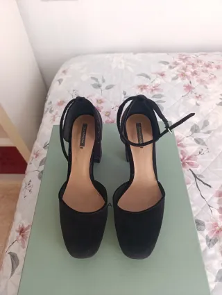 Zapatos tacón Stradivarius negros