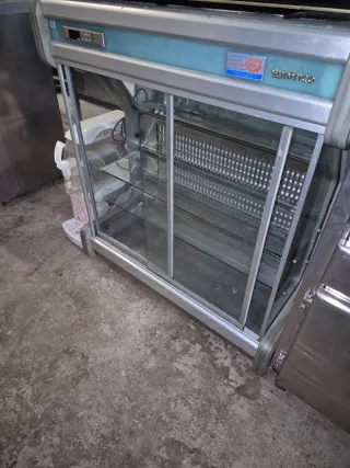 Nevera expositora refrigerada