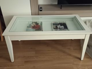 Mesa de centro elevable.