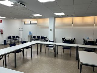 Oficina en alquiler en Montequinto en Dos Hermanas