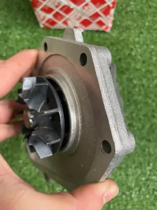 Bomba de agua Renault Volvo Dacia