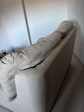 Sofá de 2 plazas tela beige y rojo, viene con fund