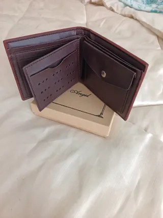 Portafoglio marrone con dettagli tricolore