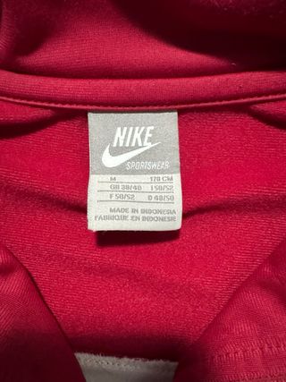 Chaqueta deportiva Nike Roja y Blanca