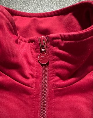 Chaqueta deportiva Nike Roja y Blanca