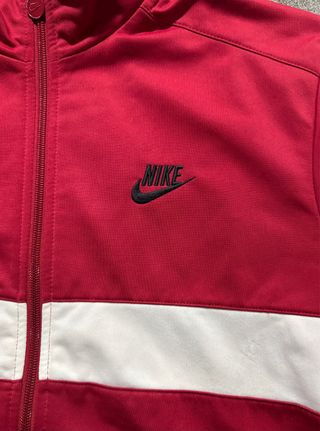 Chaqueta deportiva Nike Roja y Blanca