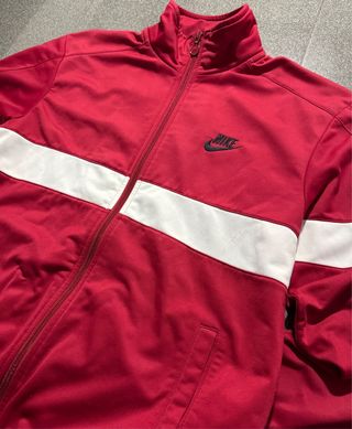 Chaqueta deportiva Nike Roja y Blanca