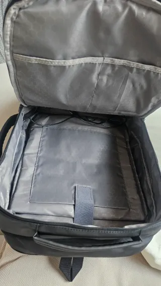 NUEVA Mochila negra acolchada