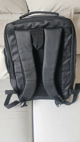 NUEVA Mochila negra acolchada