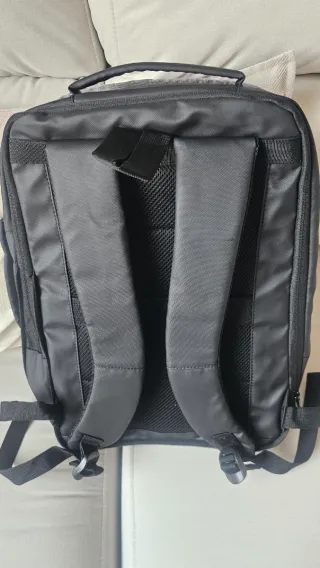 NUEVA Mochila negra acolchada