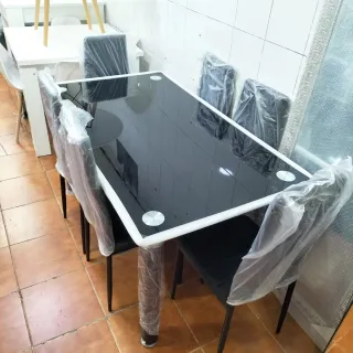 Set da Pranzo in Cristallo Nero e Metallo