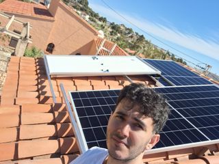 Empresa de ingeniería eléctrica y energía solar.