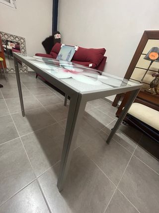 Mesa de comedor cristal decorado piedras y flores