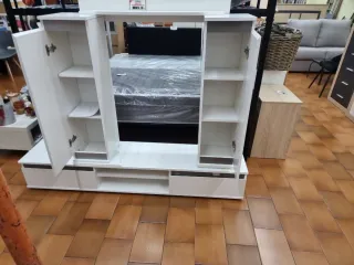 Mueble de salón blanco