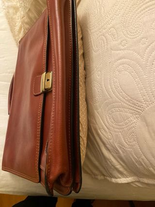 Maletín de piel marrón