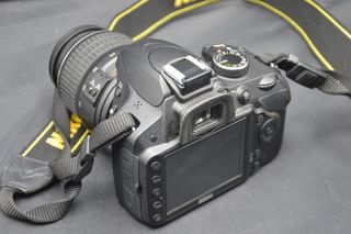 Cámara Nikon D3200 con accesorios